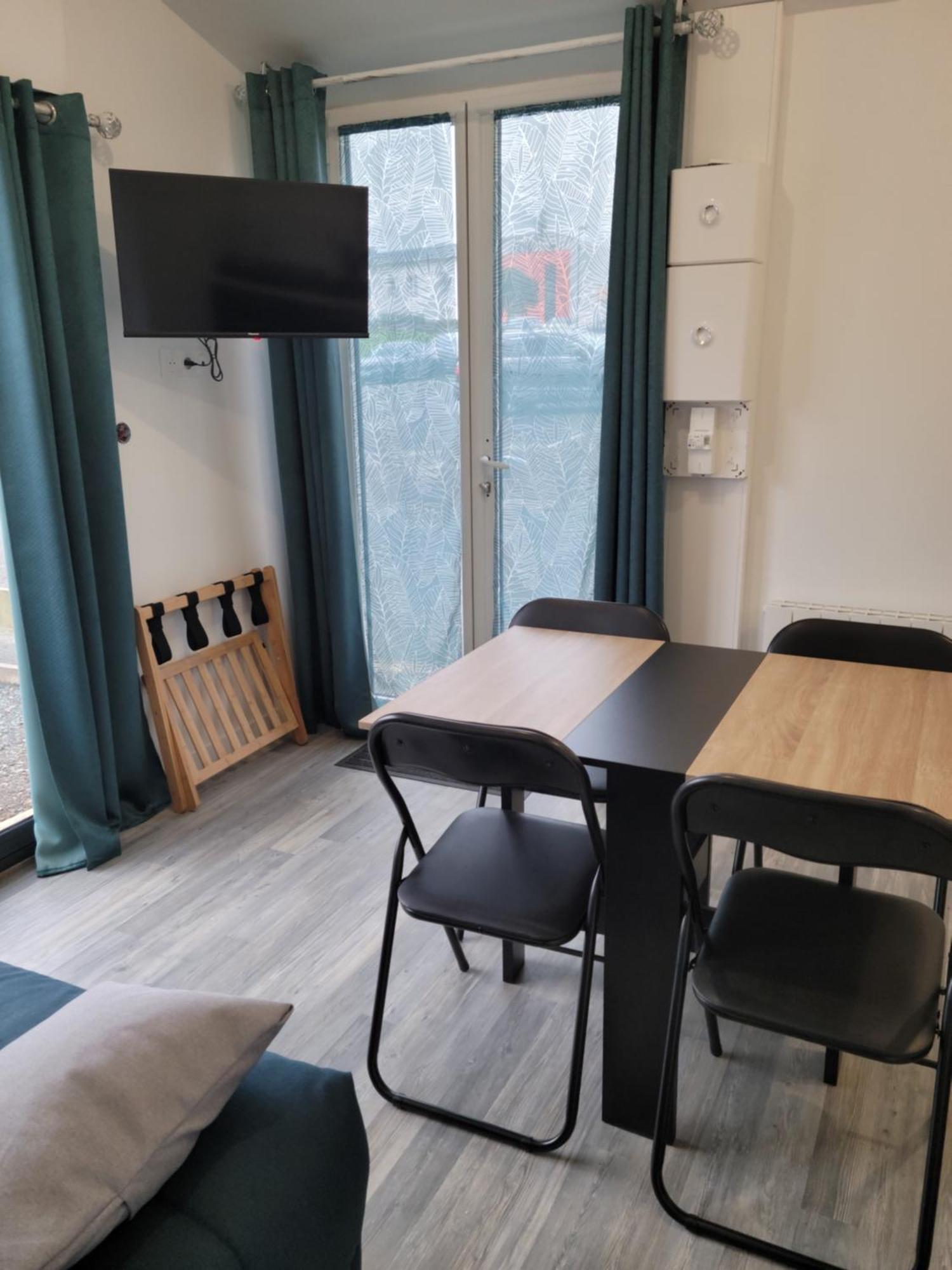 Le Studio Saint-Pierre-Montlimart 外观 照片