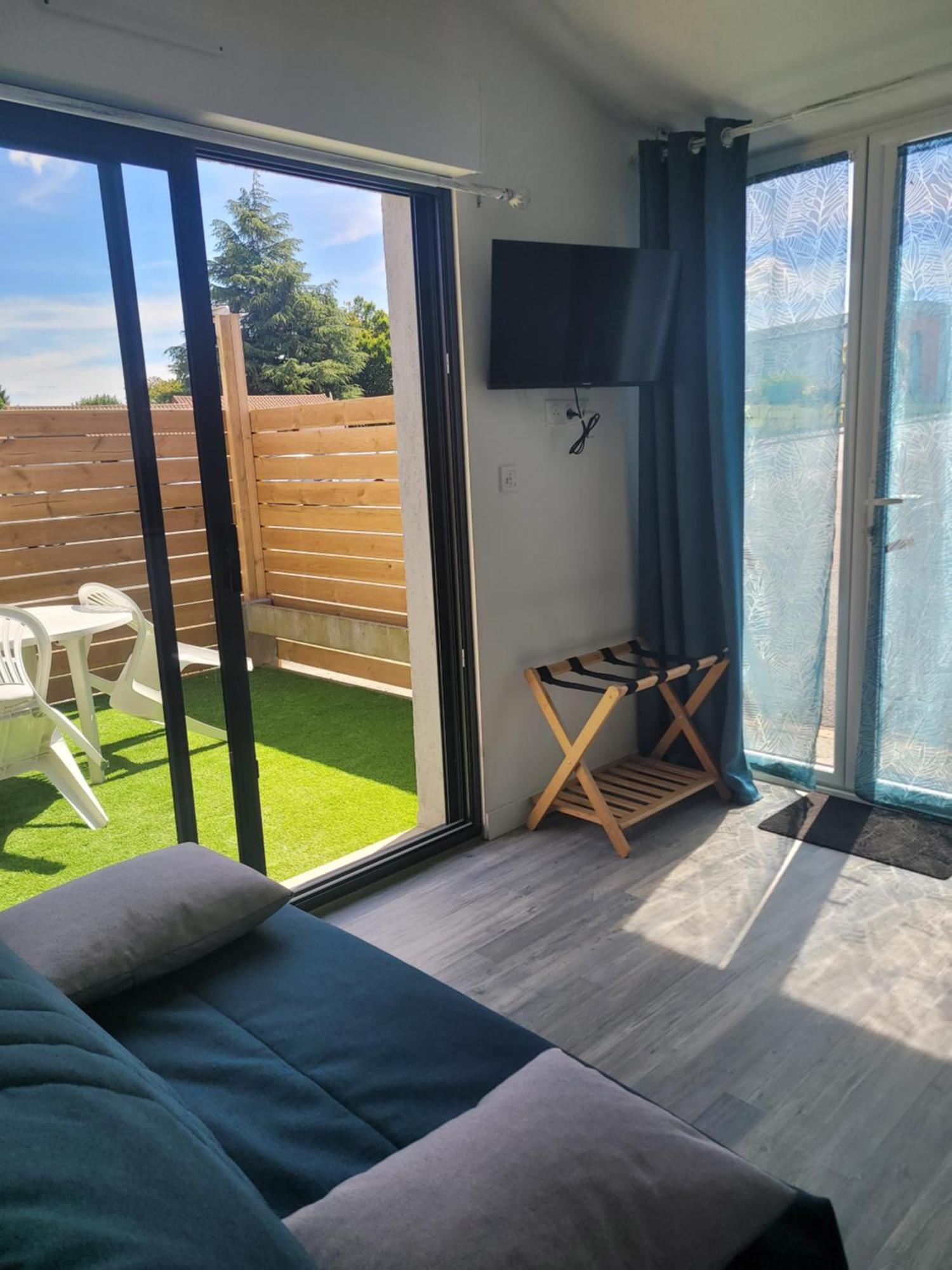 Le Studio Saint-Pierre-Montlimart 外观 照片