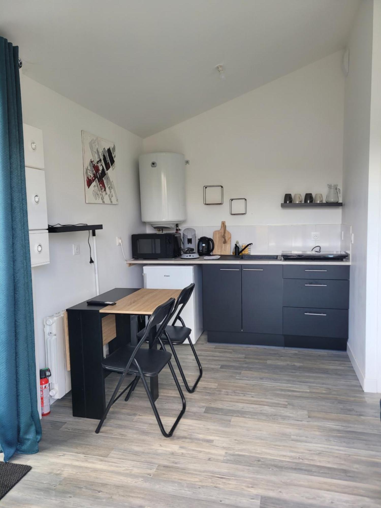 Le Studio Saint-Pierre-Montlimart 外观 照片